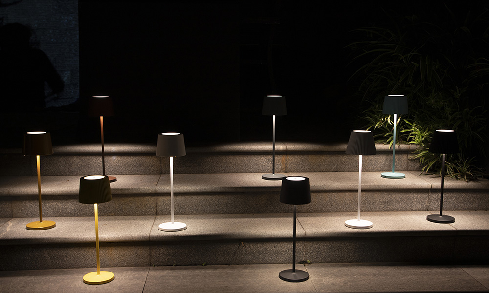 portable cordless table lamp