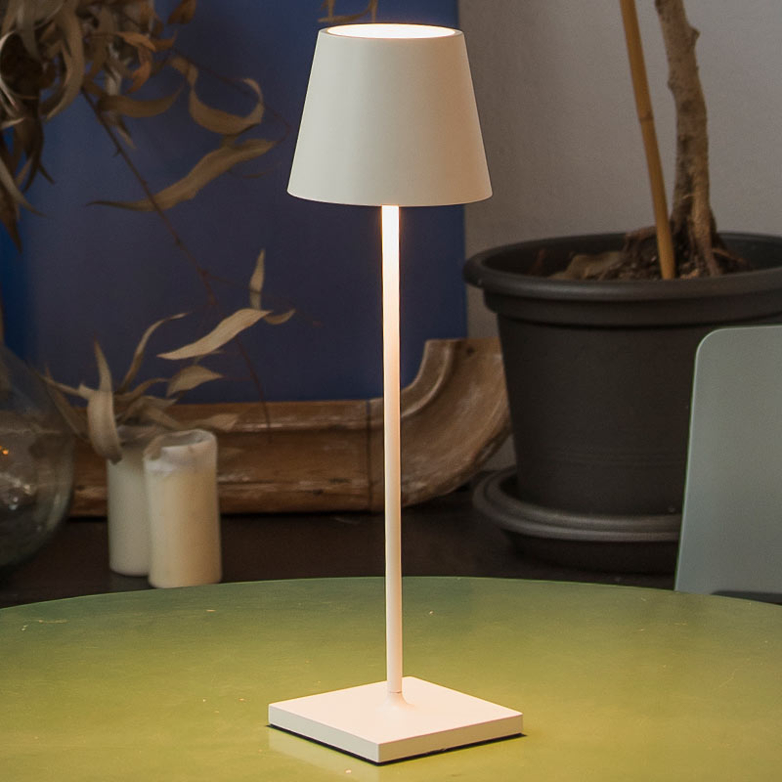 portable rechargeable table lamp